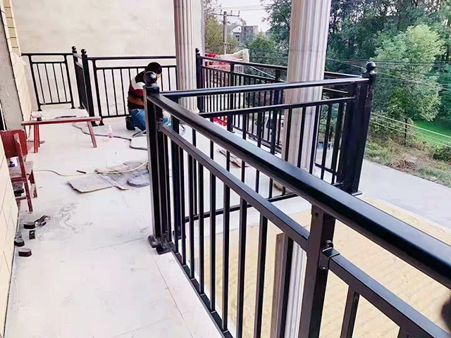 陽(yáng)臺(tái)護(hù)欄